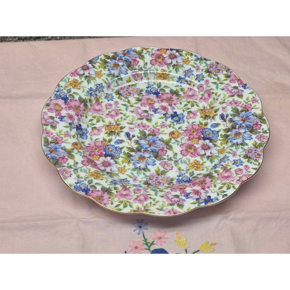 Two's Company Floral Scalloped Plate Gold Trim 8 Inch Decorative Wall‎ Hanging